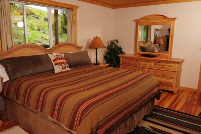 Lodging Rooms at Bull Hill Guest Ranch in Washington